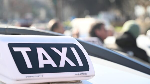 Sindicatos de táxi ameaçam greve na Itália por alta dos combustíveis