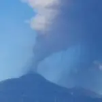 Cinzas do Etna fecham aeroporto de Catânia até às 10h de terça