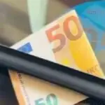 Polícia italiana alerta para golpe da nota de 50 euros no para-brisa