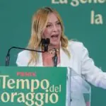 Meloni anuncia limite de alunos estrangeiros por turma nas escolas
