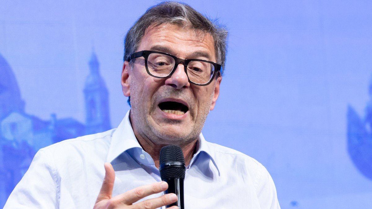 Giorgetti estuda vantagem fiscal para elevar salários de jovens na Itália