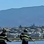 Turistas invadem área proibida de parque na Sardenha e afundam na lama