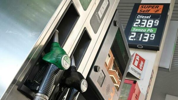 Governo italiano pede que petroleiras sigam a Eni e limitem preço dos combustíveis