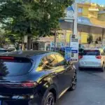 Teto nos combustíveis entra em vigor e gera corrida a postos em Nápoles