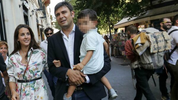 Di Batista deve voltar de Cuba à Itália em voo privado, dizem jornais