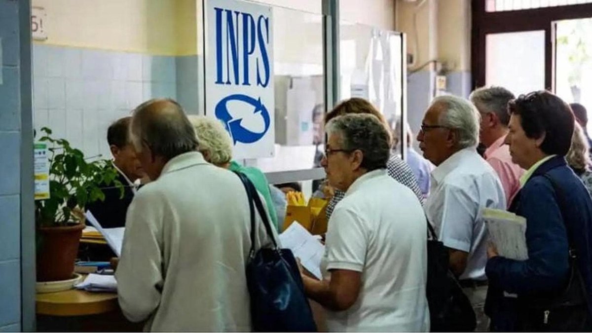 Aposentadoria aos 64 anos na Itália pode reduzir o benefício em 10,6%, diz CGIL