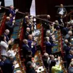 Newsletter aponta risco de eleição antecipada e ironia sobre pensões de deputados