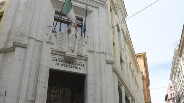 Desemprego na Itália cai a 5,8% em julho e emprego fica estável, diz Istat