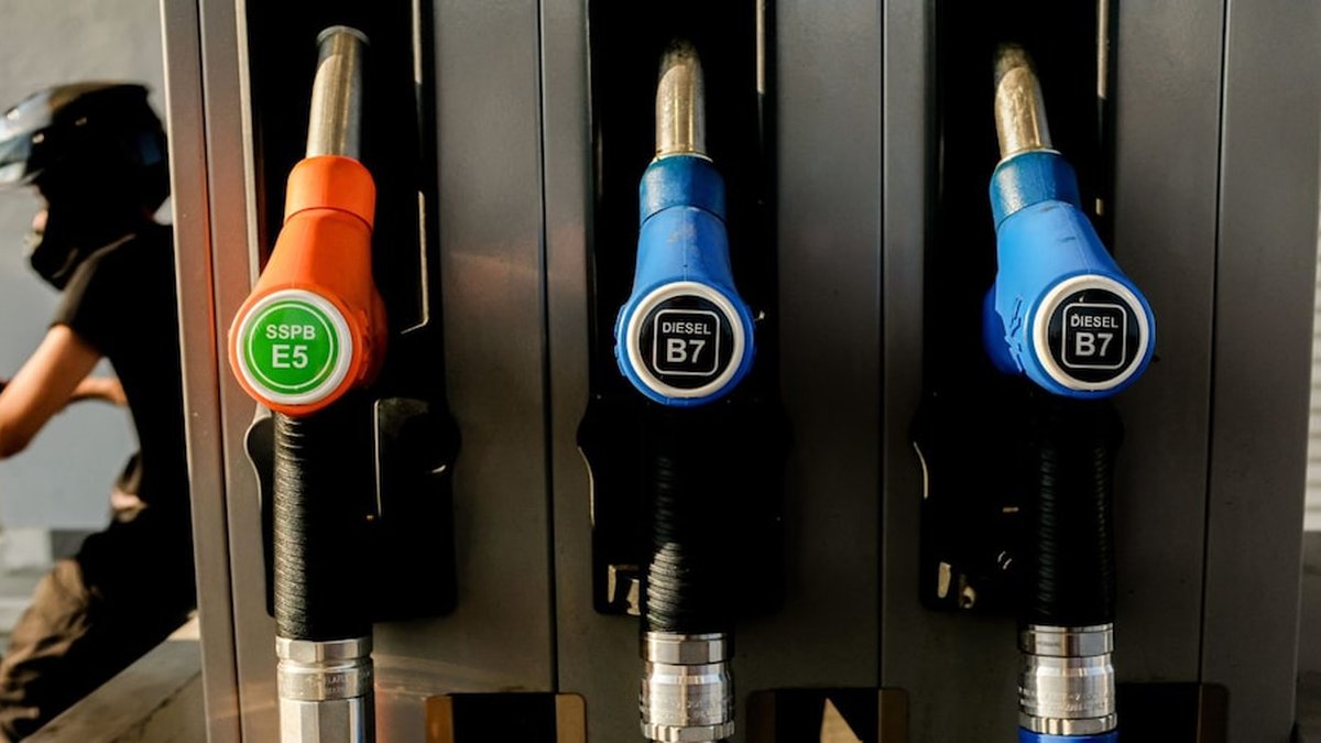 Petróleo a 100 dólares e alta dos juros derrubam bolsas europeias, com Eni em alta em Milão