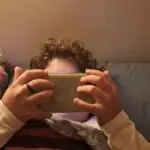 Comissão Europeia propõe barrar redes sociais para menores de 13 anos