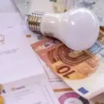 Conta de luz sobe 37,3% para clientes vulneráveis na Itália