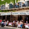 Turistas aproveitam um dia de primavera nos restaurantes da Piazza Navona, em Roma, um dos pontos mais movimentados do centro histórico da capital italiana | Foto: Depositphotos