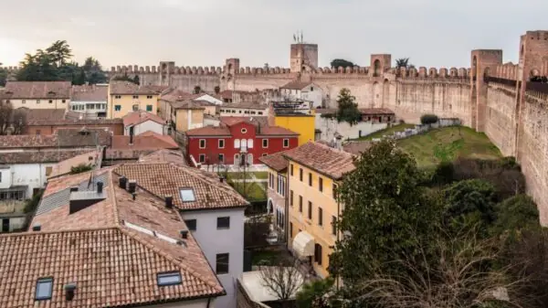 Muralhas medievais de Cittadella, na província de Pádua, no Vêneto, região escolhida pela Lonely Planet entre os destinos recomendados para viajar em 2027 | Foto: Depositphotos