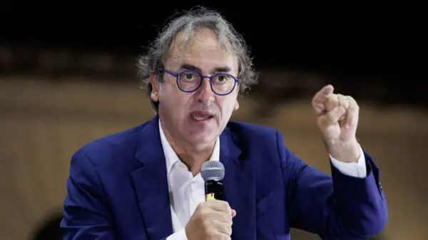 O deputado italiano Angelo Bonelli, da Aliança dos Verdes e da Esquerda (AVS), voltou a questionar a cidadania italiana de políticos brasileiros | Foto: Reprodução