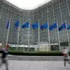 Sede da Comissão Europeia, em Bruxelas, na Bélgica, com bandeiras da União Europeia em frente ao edifício | Foto: Reprodução