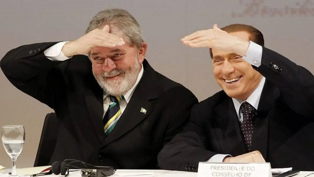 O presidente Luiz Inácio Lula da Silva e o então primeiro-ministro italiano Silvio Berlusconi durante encontro em São Paulo | Foto: Reuters