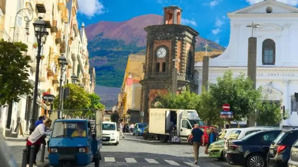 Torre del Greco, na região de Nápoles, onde teria funcionado o esquema de reconhecimento irregular de cidadania italiana entre 2022 e 2024.