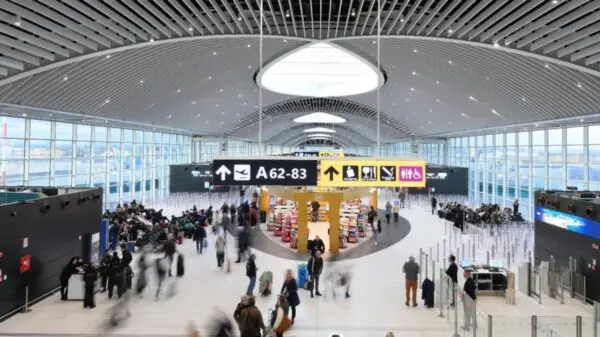 Movimentação no aeroporto de Roma-Fiumicino, um dos terminais afetados pela falha no controle de tráfego aéreo da Itália