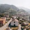 Vista panorâmica de Collio, na província de Brescia, norte da Itália, onde uma investigação apura suspeitas de residências fictícias utilizadas em processos de reconhecimento da cidadania italiana | Foto: Visit Valle Trompia