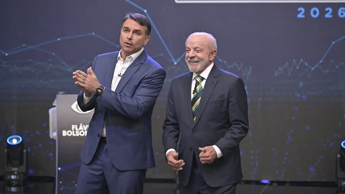 Lula e Flávio Bolsonaro durante debate do segundo turno, realizado no domingo (18), em São Paulo | Foto: Reprodução