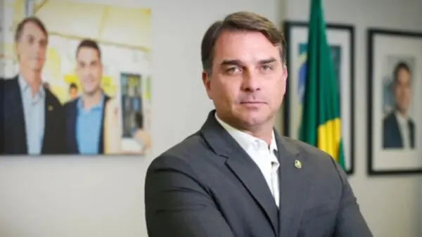 Flávio Nantes Bolsonaro, senador e candidato à Presidência da República, tem possíveis raízes alemãs e suíças pelo lado materno, segundo árvore genealógica consultada pelo Italianismo | Foto: Reprodução