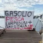 Pescadores de Lampedusa param barcos contra diesel caro e levam disputa a Palermo