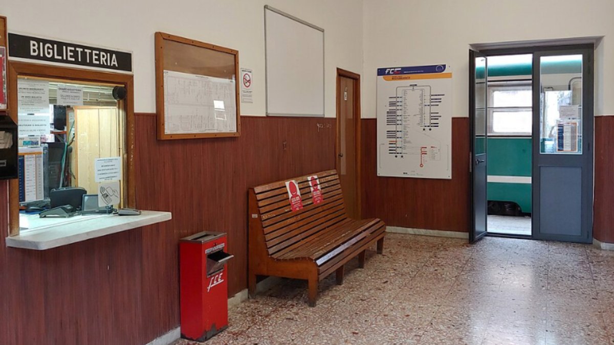 Petição pede volta das salas de espera gratuitas nas estações italianas
