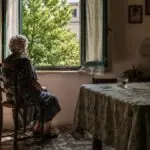 Aos 80 anos, mulher diz ter sido excluída do testamento do marido
