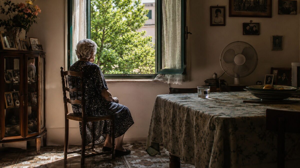 Aos 80 anos, mulher diz ter sido excluída do testamento do marido