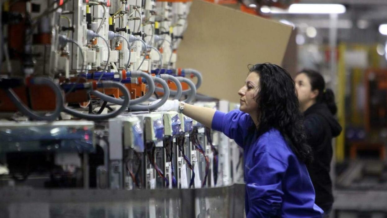 Governo italiano prioriza corte do Irpef e flat tax para jovens na manobra