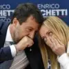 Matteo Salvini e Giorgia Meloni conversam durante evento político na Itália | Foto: Reprodução