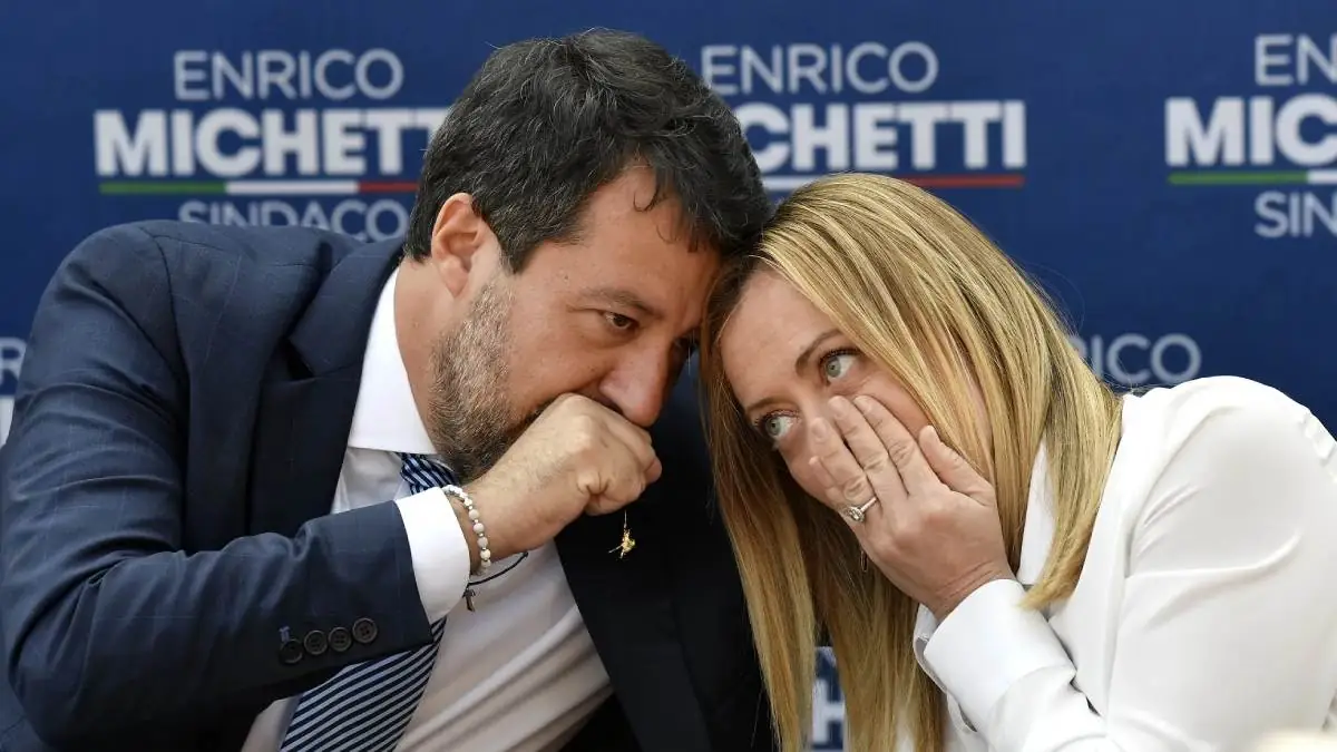 Matteo Salvini e Giorgia Meloni conversam durante evento político na Itália | Foto: Reprodução