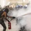 Policiais atuam no centro de Milão após confrontos e depredações registrados durante manifestações na cidade