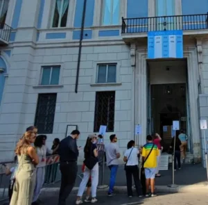 Embaixada do Brasil na Piazza Navona, o local de votação em Roma, na Itália. Em 04 de outubro de 2026. © Gina Marques