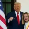 Donald Trump ao lado da primeira-ministra italiana, Giorgia Meloni, durante encontro na Casa Branca, em Washington | Foto: Reprodução